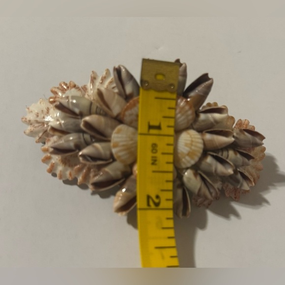Seashell Barrette. Appears to be Handmade. Approx 4”x 2” - Picture 5 of 5